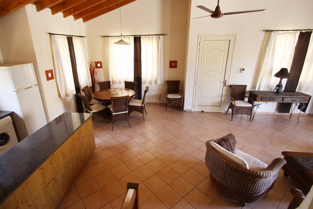 Amoroza Villa Pissouri Room photo