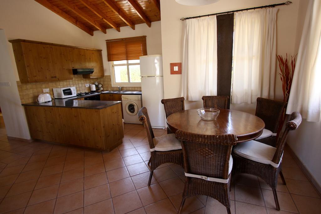 Amoroza Villa Pissouri Room photo